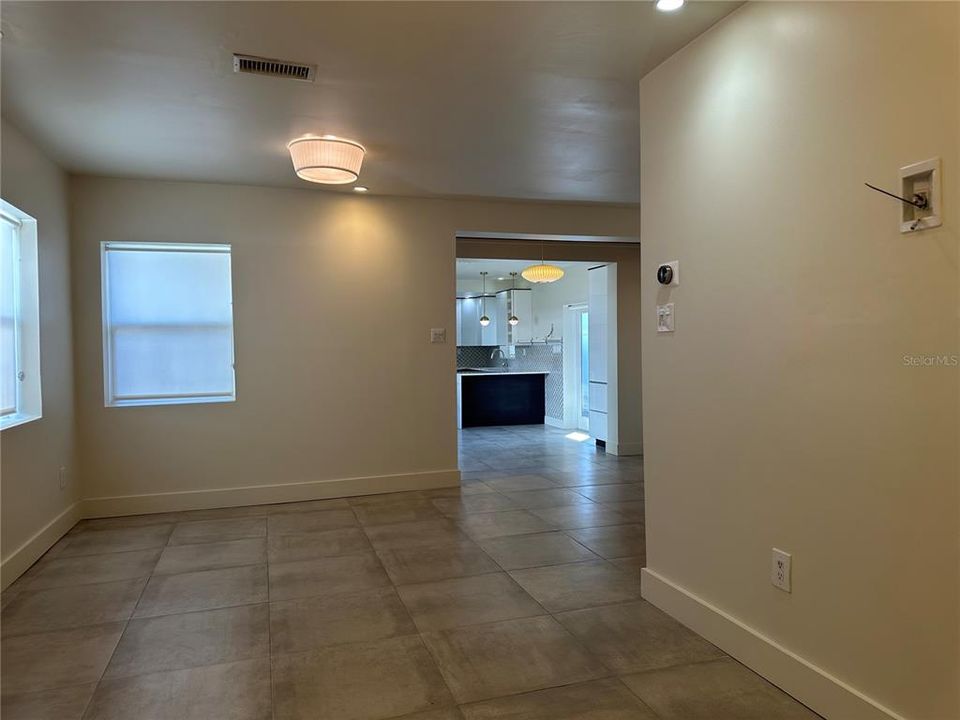 For Rent: $2,750 (1 beds, 2 baths, 1100 Square Feet)