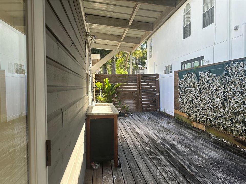 For Rent: $2,750 (1 beds, 2 baths, 1100 Square Feet)