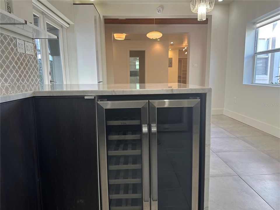 For Rent: $2,750 (1 beds, 2 baths, 1100 Square Feet)