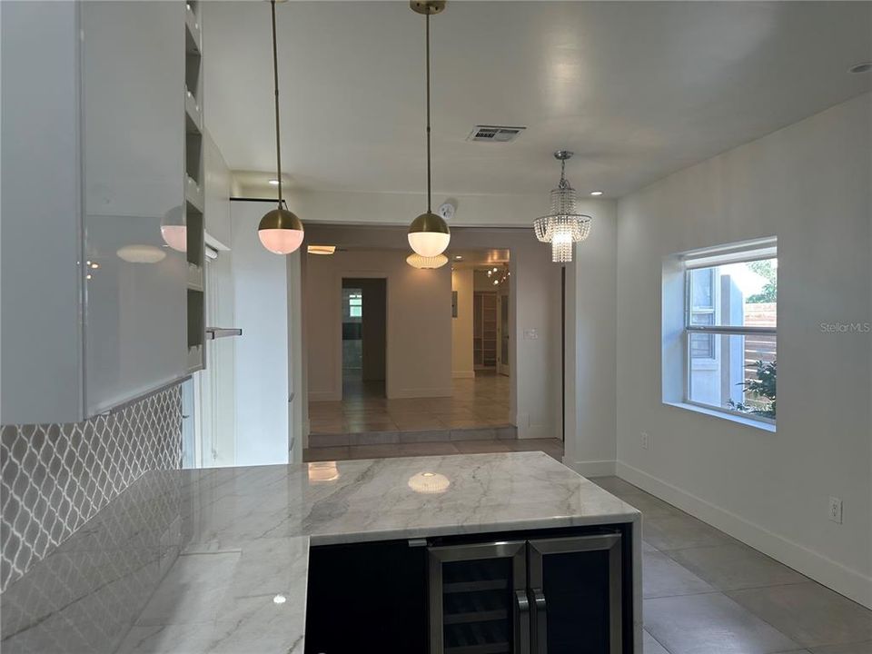 For Rent: $2,750 (1 beds, 2 baths, 1100 Square Feet)