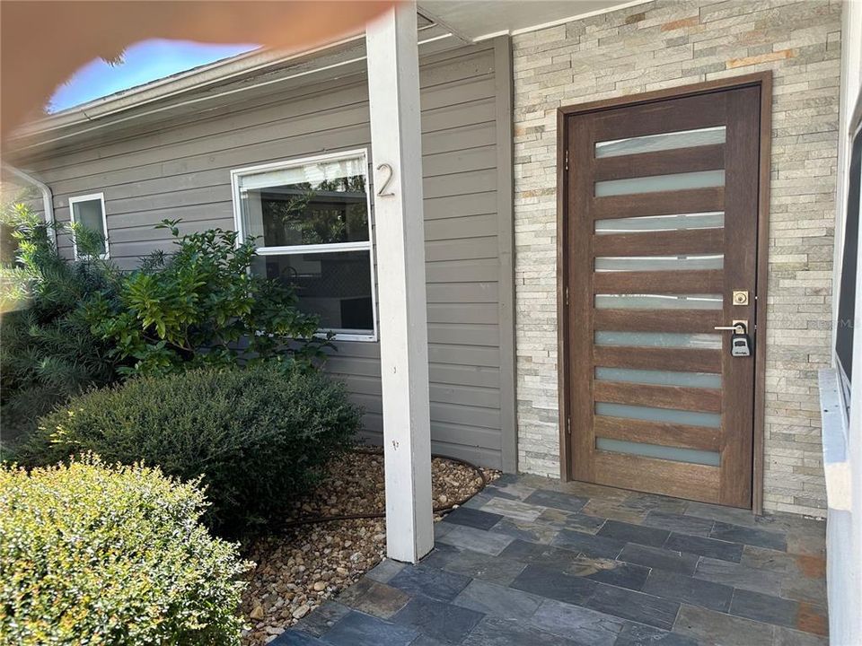 For Rent: $2,750 (1 beds, 2 baths, 1100 Square Feet)