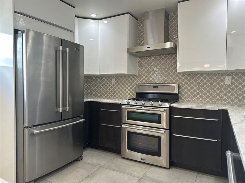 For Rent: $2,750 (1 beds, 2 baths, 1100 Square Feet)