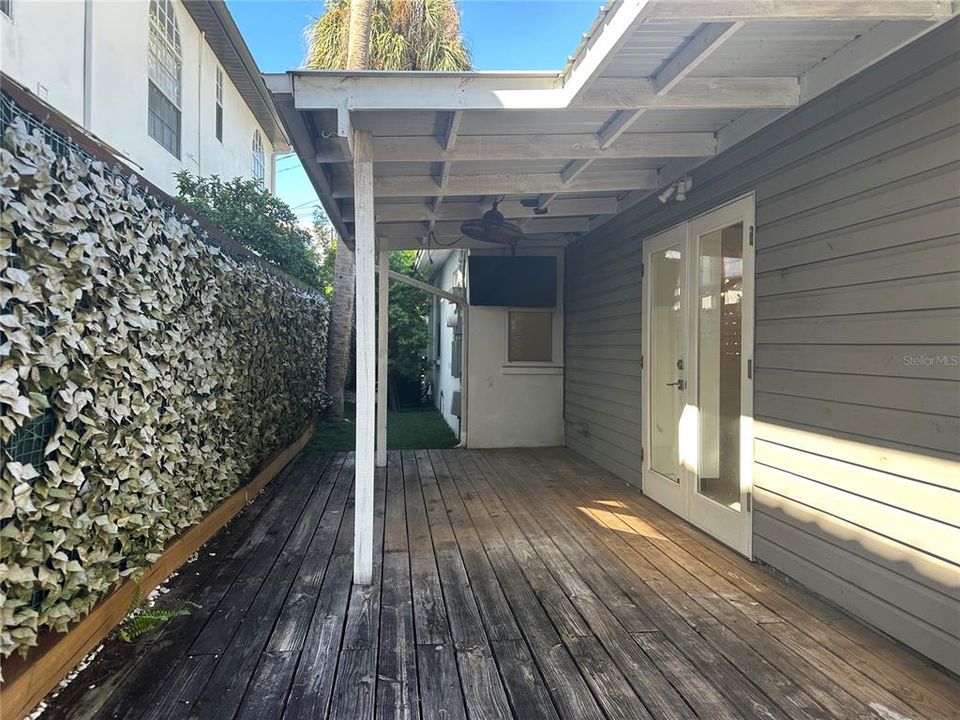 For Rent: $2,750 (1 beds, 2 baths, 1100 Square Feet)