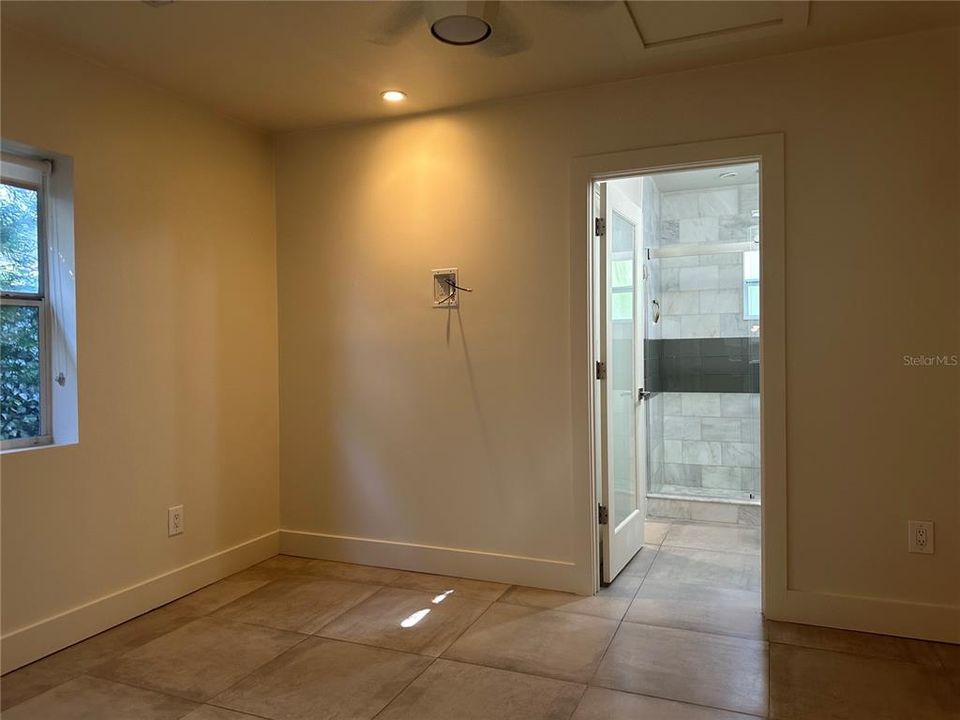 For Rent: $2,750 (1 beds, 2 baths, 1100 Square Feet)