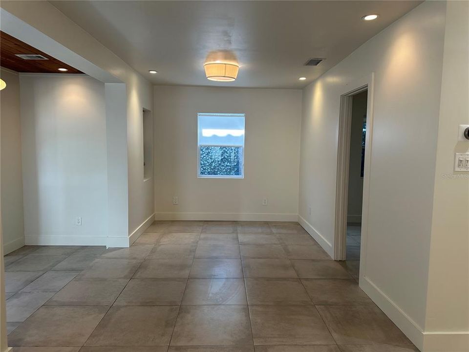 For Rent: $2,750 (1 beds, 2 baths, 1100 Square Feet)