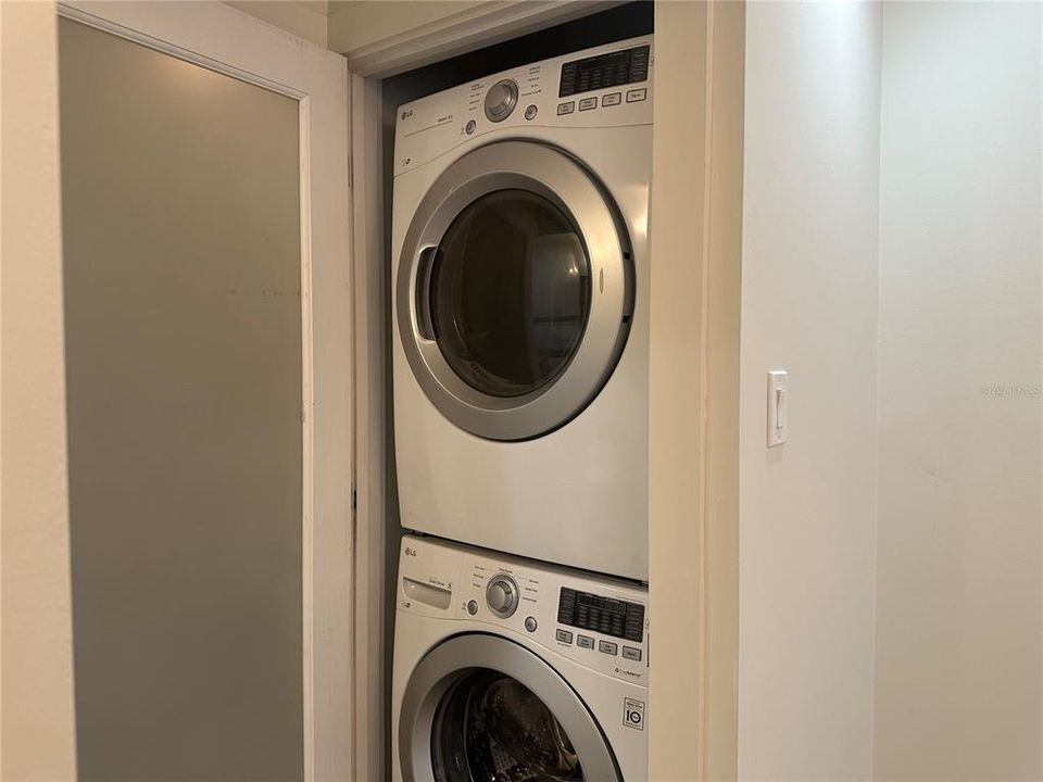 For Rent: $2,750 (1 beds, 2 baths, 1100 Square Feet)