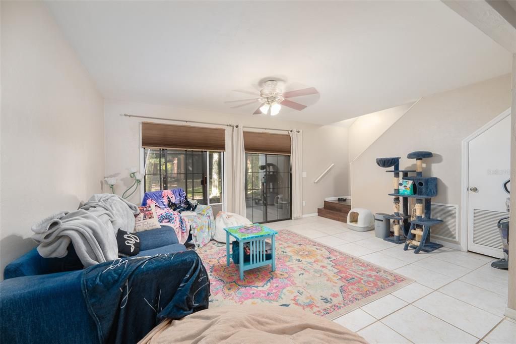 En Venta: $215,000 (3 camas, 3 baños, 1370 Pies cuadrados)