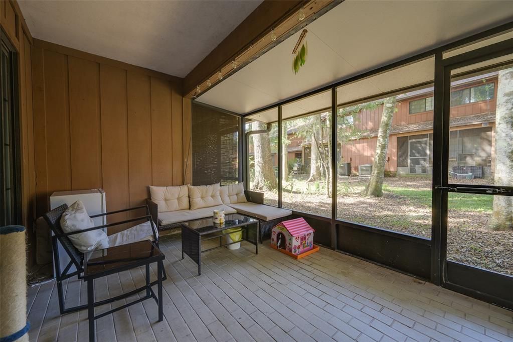 En Venta: $215,000 (3 camas, 3 baños, 1370 Pies cuadrados)