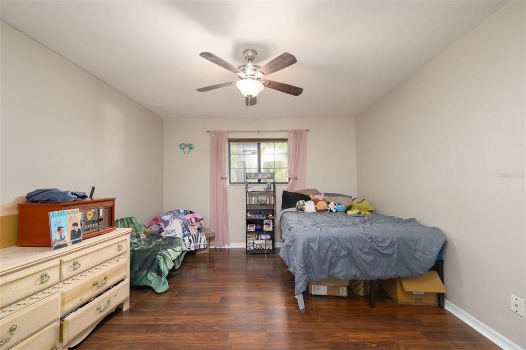 En Venta: $215,000 (3 camas, 3 baños, 1370 Pies cuadrados)