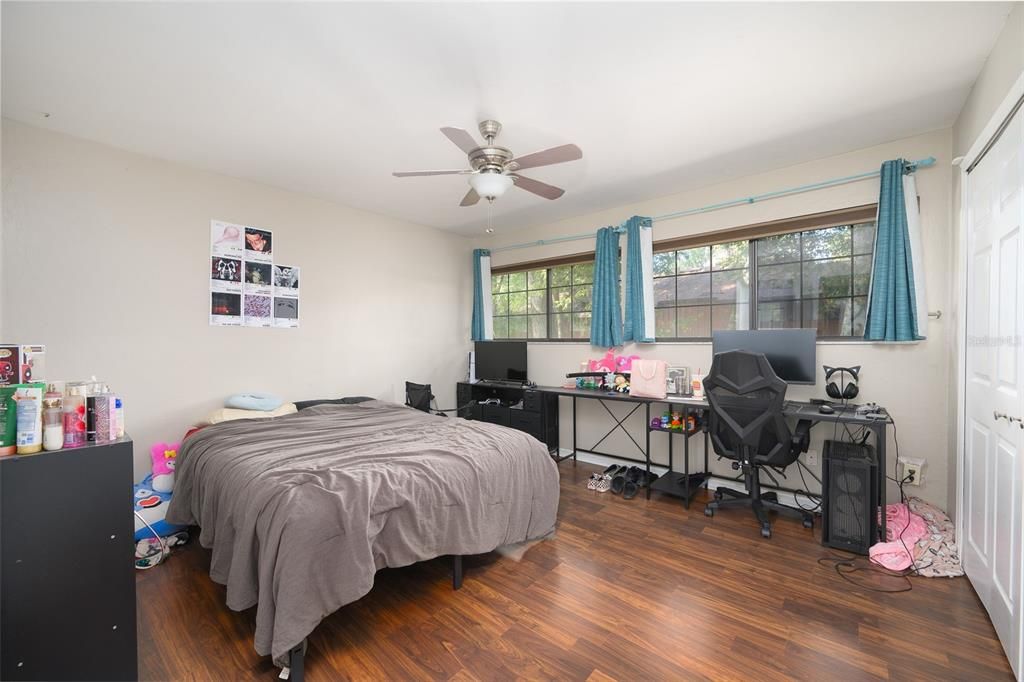 En Venta: $215,000 (3 camas, 3 baños, 1370 Pies cuadrados)