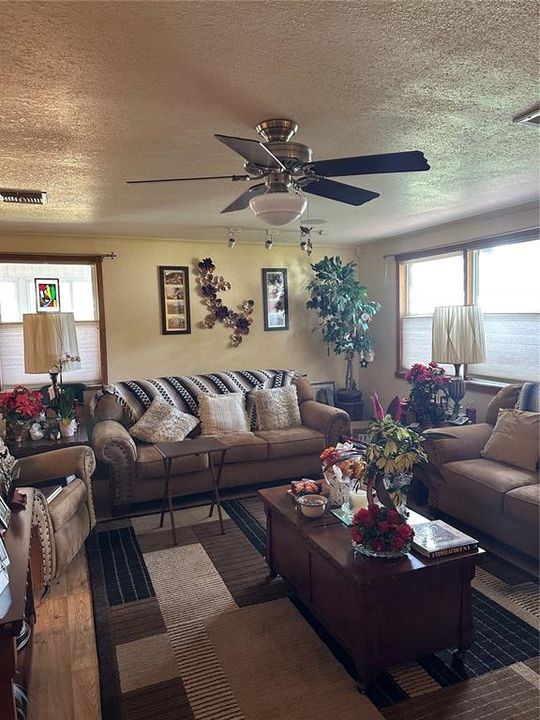 For Sale: $354,900 (3 beds, 2 baths, 1872 Square Feet)