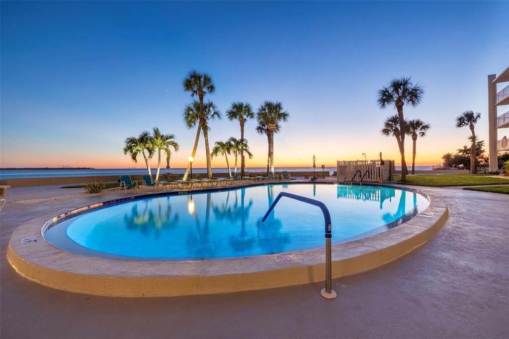 待售: $775,000 (2 贝兹, 1 浴室, 905 平方英尺)