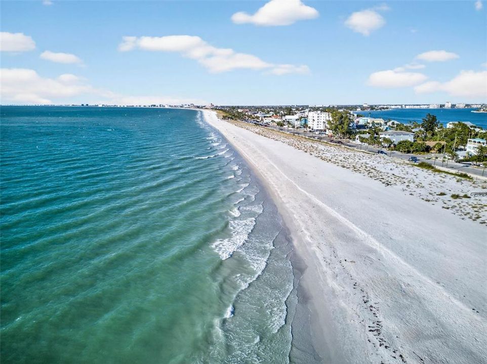 待售: $775,000 (2 贝兹, 1 浴室, 905 平方英尺)