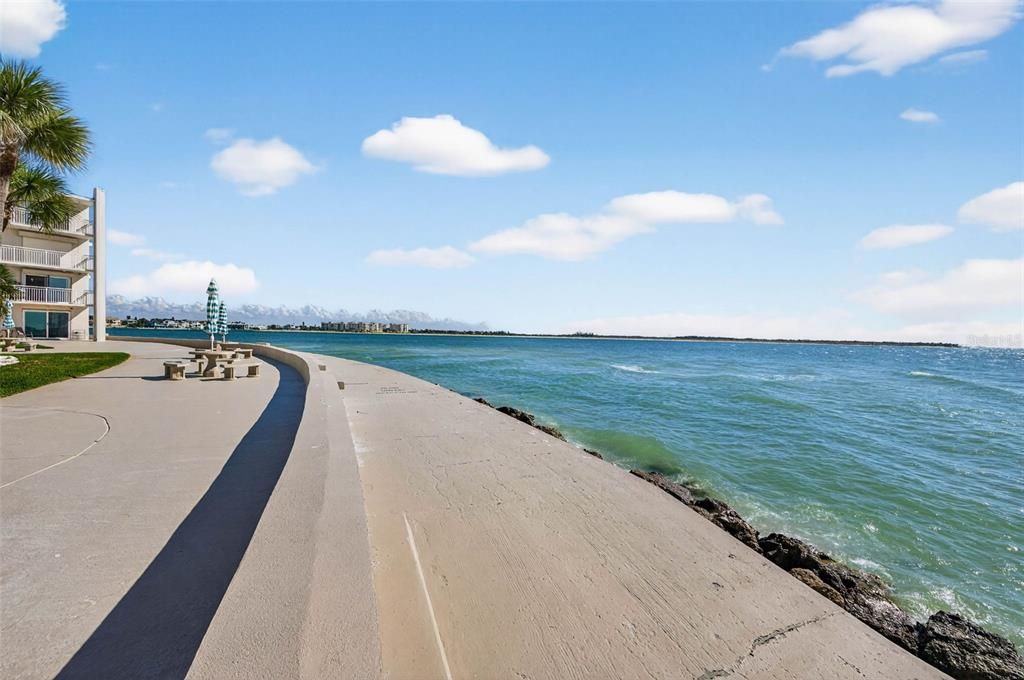 待售: $775,000 (2 贝兹, 1 浴室, 905 平方英尺)