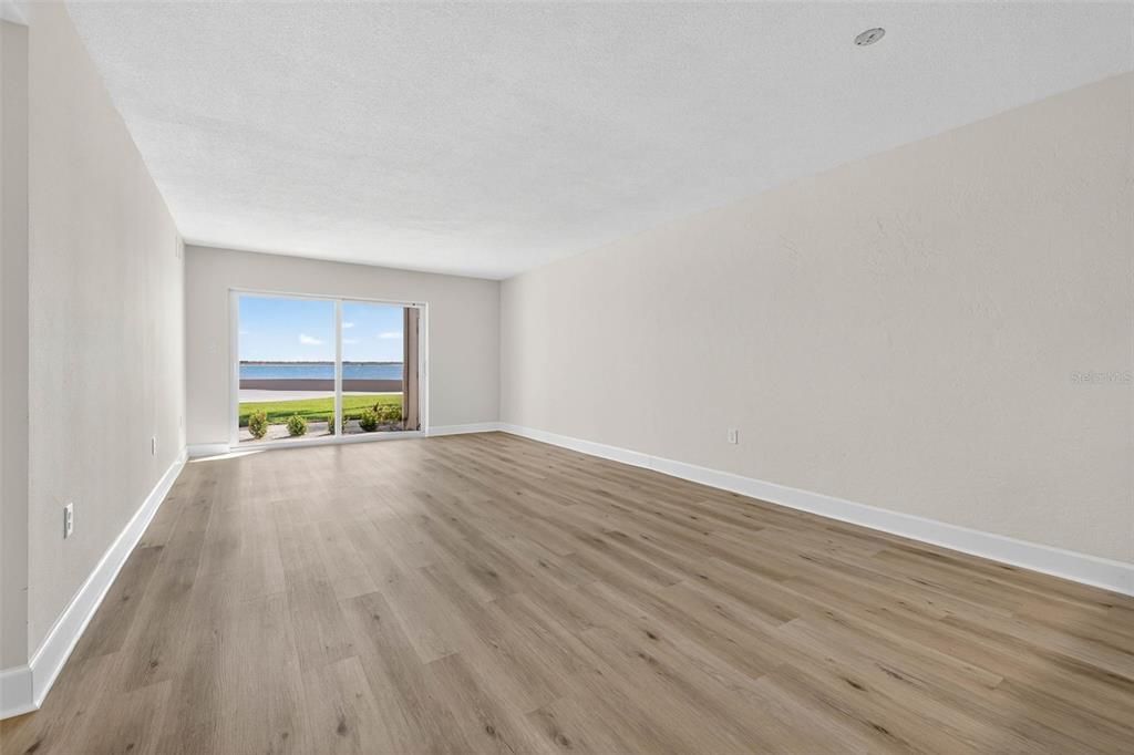 待售: $775,000 (2 贝兹, 1 浴室, 905 平方英尺)