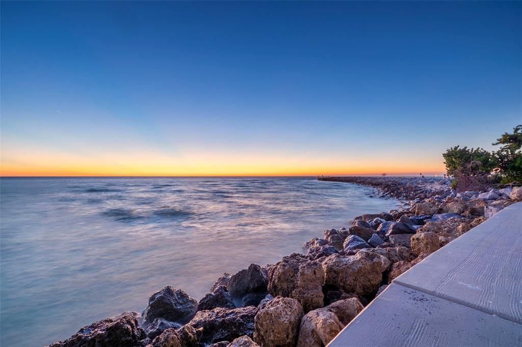 待售: $775,000 (2 贝兹, 1 浴室, 905 平方英尺)