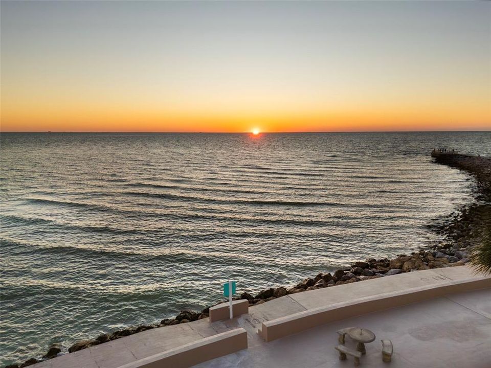 待售: $775,000 (2 贝兹, 1 浴室, 905 平方英尺)