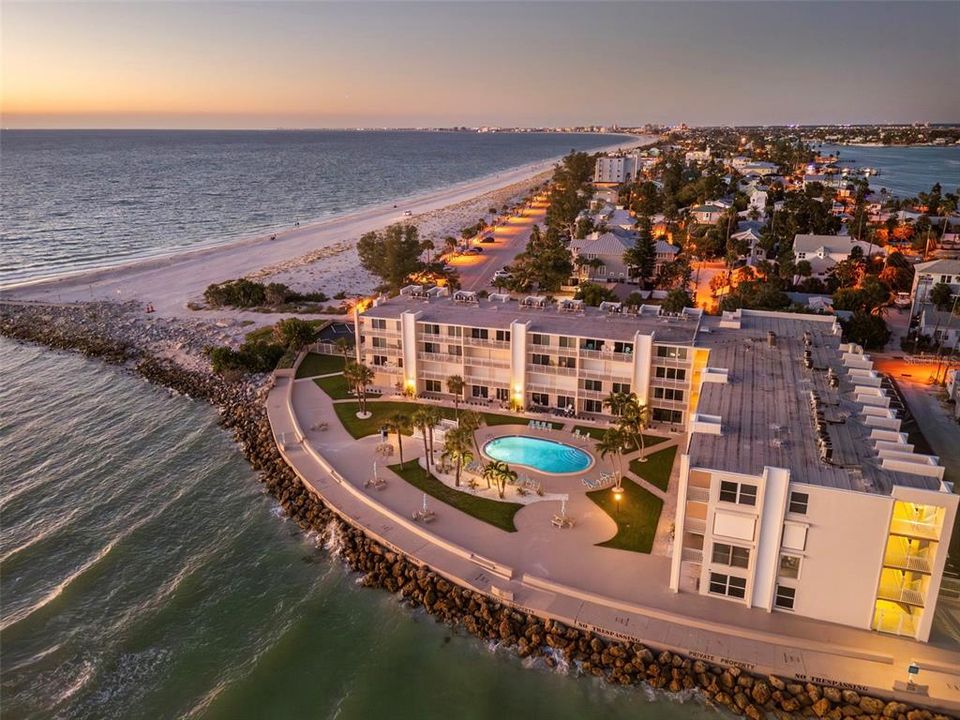 待售: $775,000 (2 贝兹, 1 浴室, 905 平方英尺)