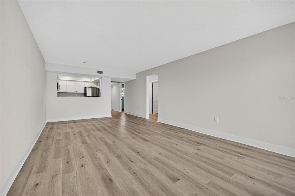 待售: $775,000 (2 贝兹, 1 浴室, 905 平方英尺)