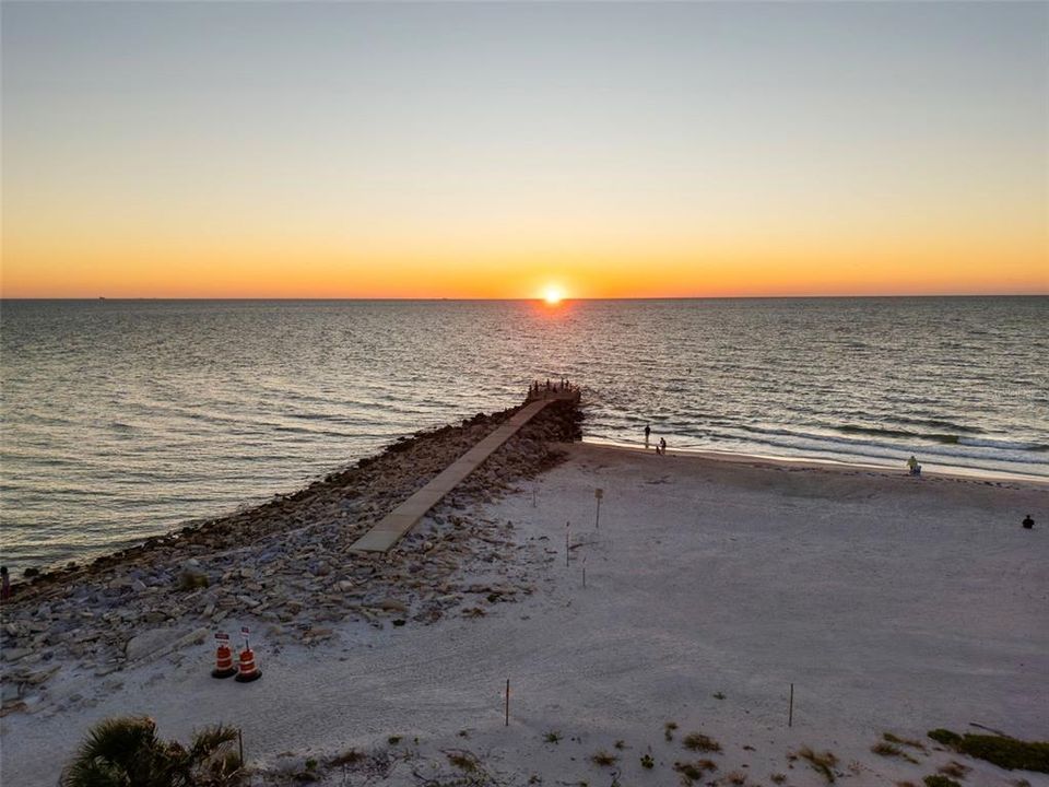 待售: $775,000 (2 贝兹, 1 浴室, 905 平方英尺)