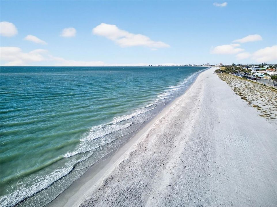 待售: $775,000 (2 贝兹, 1 浴室, 905 平方英尺)