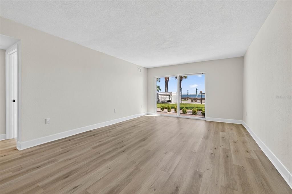 待售: $775,000 (2 贝兹, 1 浴室, 905 平方英尺)