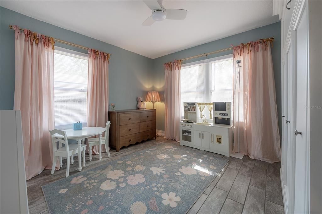 For Sale: $419,900 (3 beds, 2 baths, 1370 Square Feet)