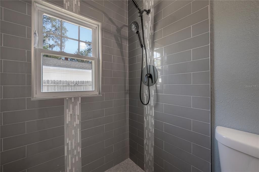 For Sale: $419,900 (3 beds, 2 baths, 1370 Square Feet)