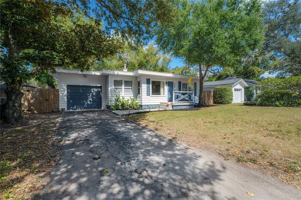 For Sale: $419,900 (3 beds, 2 baths, 1370 Square Feet)