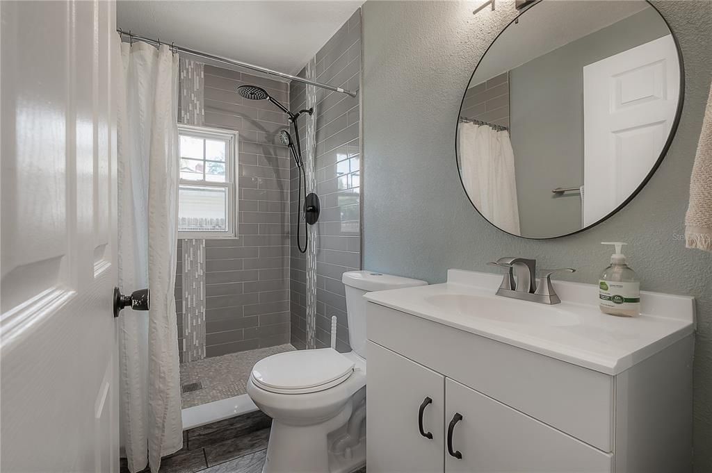 For Sale: $419,900 (3 beds, 2 baths, 1370 Square Feet)