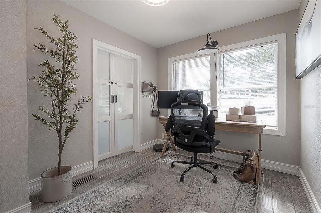 For Sale: $419,900 (3 beds, 2 baths, 1370 Square Feet)