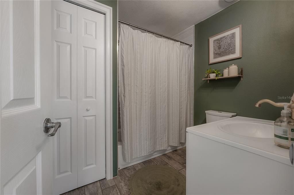 For Sale: $419,900 (3 beds, 2 baths, 1370 Square Feet)