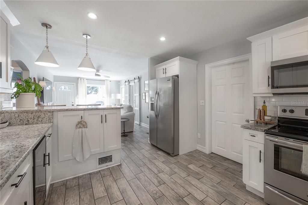 For Sale: $419,900 (3 beds, 2 baths, 1370 Square Feet)