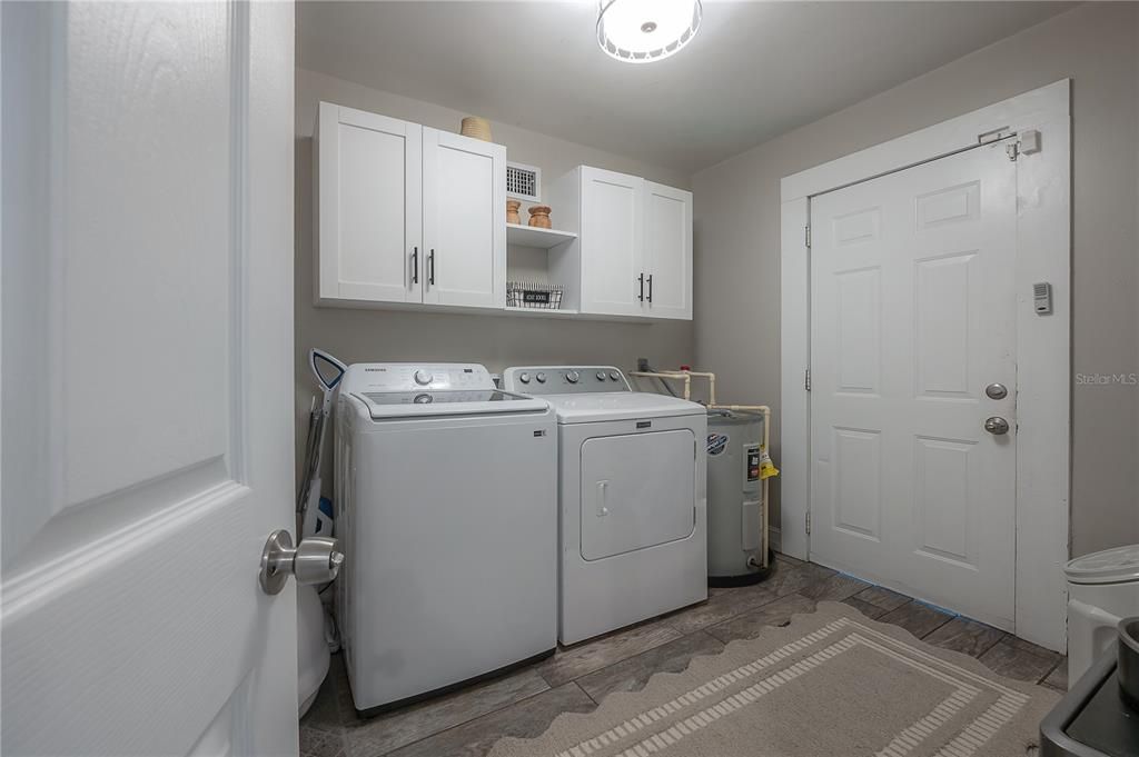 For Sale: $419,900 (3 beds, 2 baths, 1370 Square Feet)