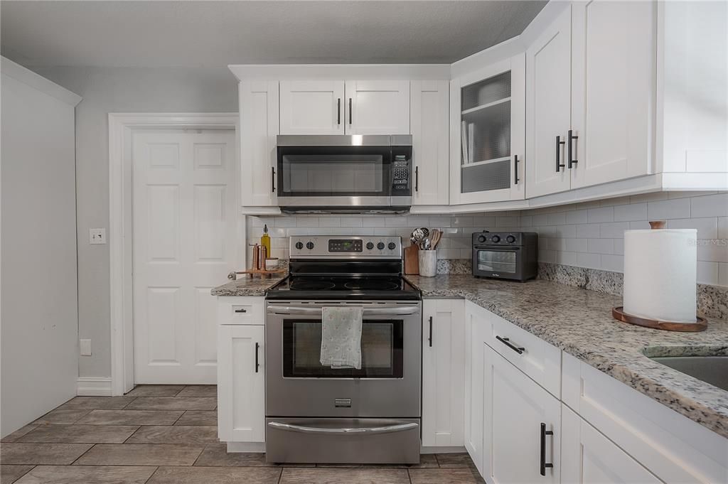 For Sale: $419,900 (3 beds, 2 baths, 1370 Square Feet)