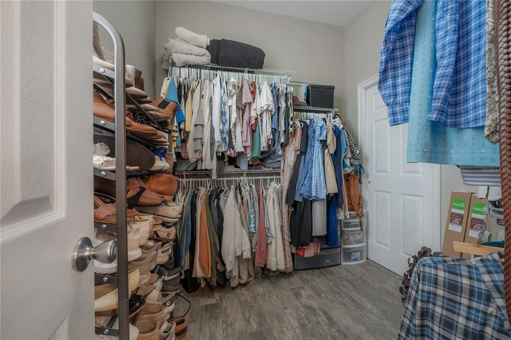 For Sale: $419,900 (3 beds, 2 baths, 1370 Square Feet)