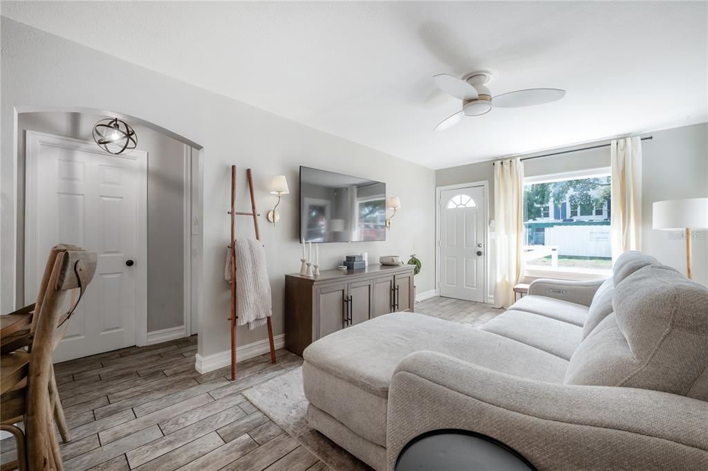 For Sale: $419,900 (3 beds, 2 baths, 1370 Square Feet)