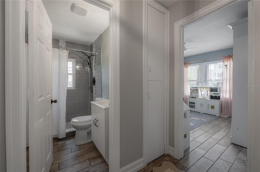 For Sale: $419,900 (3 beds, 2 baths, 1370 Square Feet)