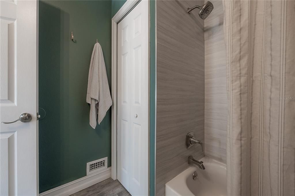 For Sale: $419,900 (3 beds, 2 baths, 1370 Square Feet)