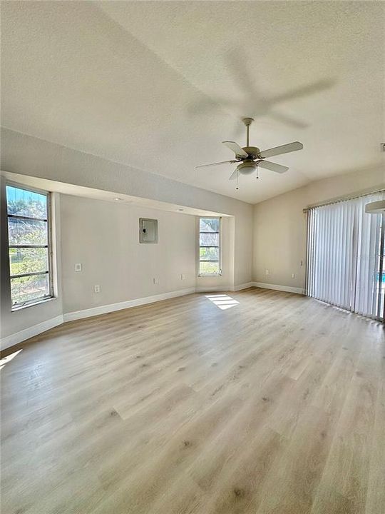 For Sale: $428,900 (3 beds, 2 baths, 2092 Square Feet)