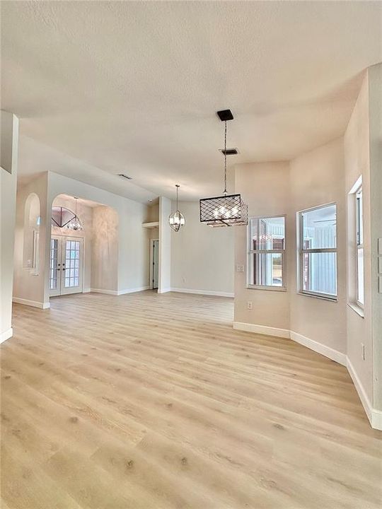 For Sale: $428,900 (3 beds, 2 baths, 2092 Square Feet)