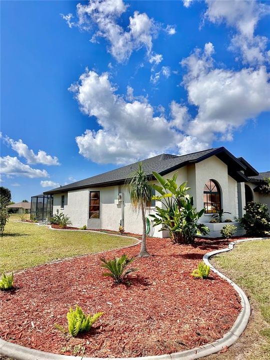 For Sale: $428,900 (3 beds, 2 baths, 2092 Square Feet)