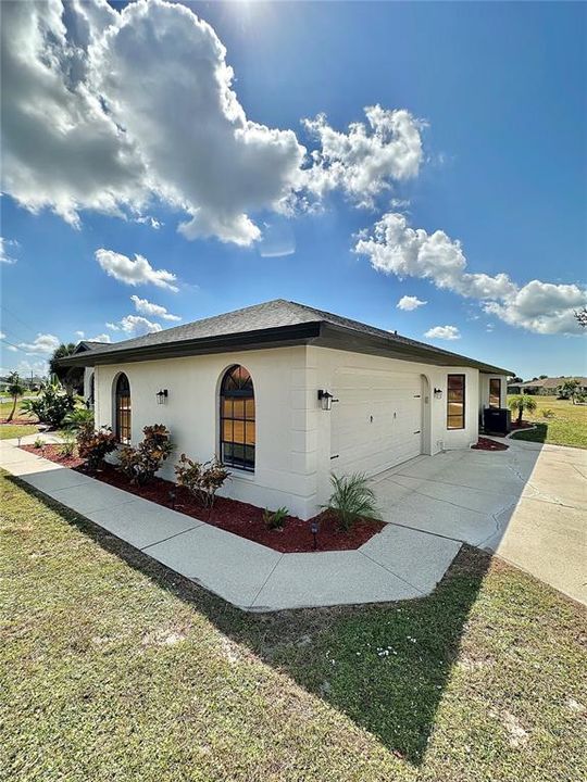 For Sale: $428,900 (3 beds, 2 baths, 2092 Square Feet)