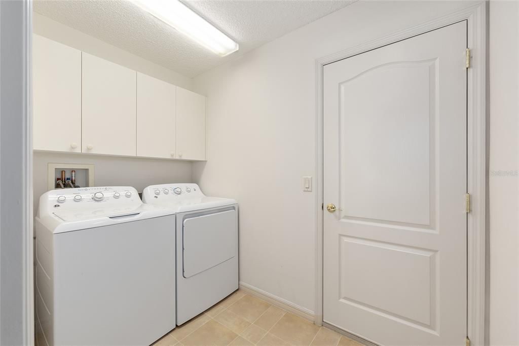 Active With Contract: $335,000 (3 beds, 2 baths, 1785 Square Feet)