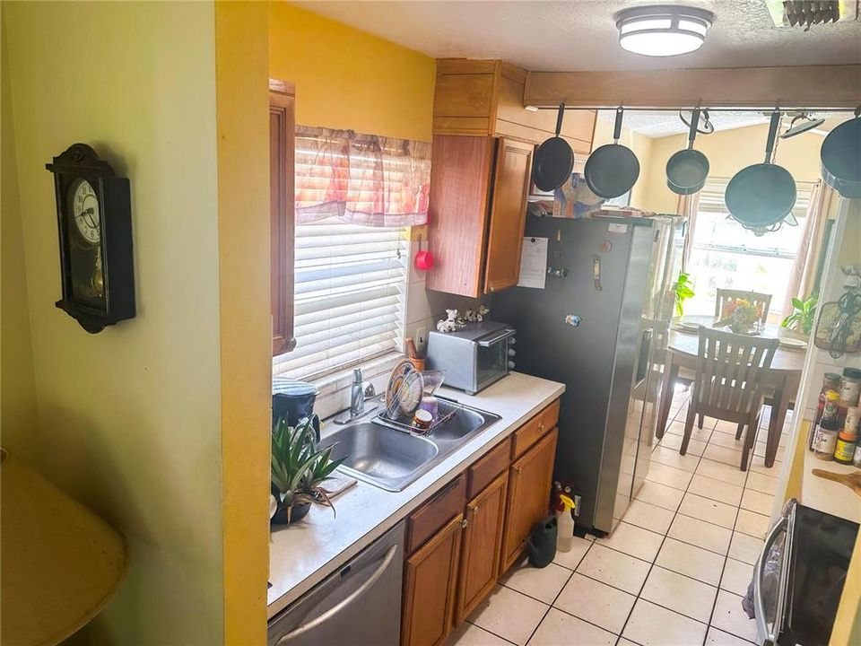 En Venta: $340,000 (4 camas, 2 baños, 1661 Pies cuadrados)