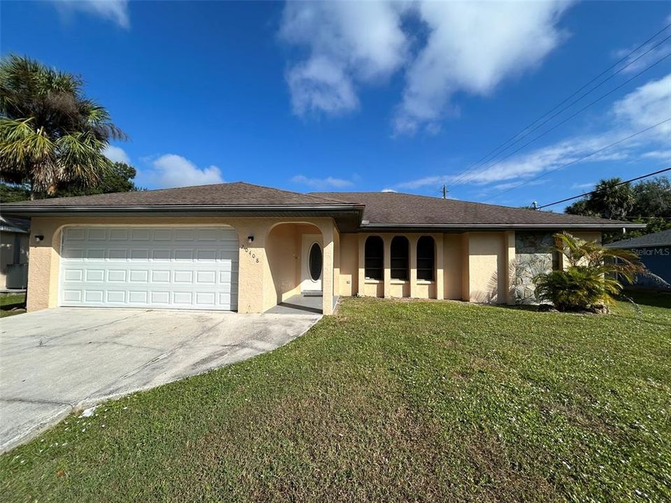 Recently Rented: $1,750 (3 beds, 2 baths, 1735 Square Feet)