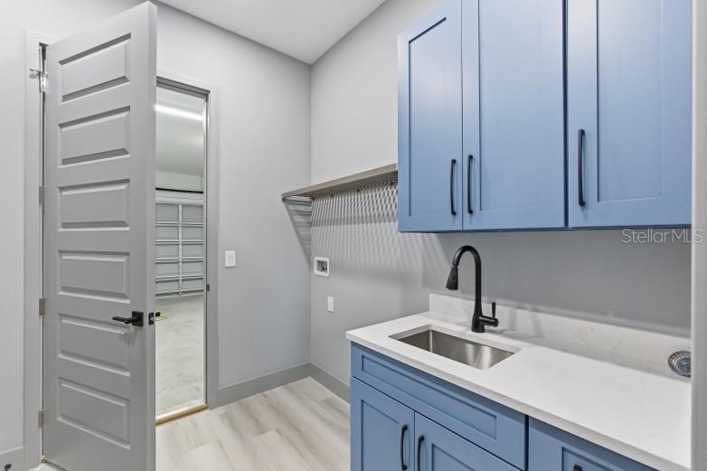 For Sale: $600,000 (3 beds, 3 baths, 2093 Square Feet)