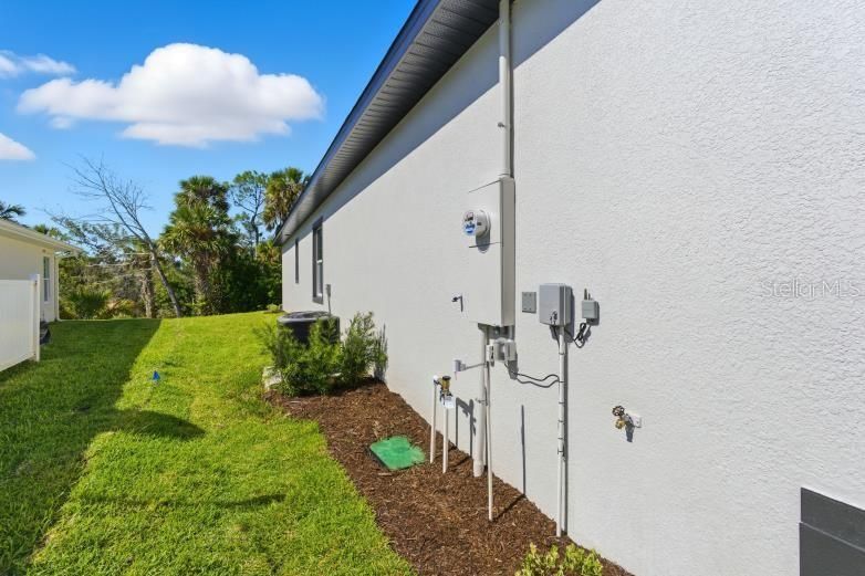 For Sale: $600,000 (3 beds, 3 baths, 2093 Square Feet)