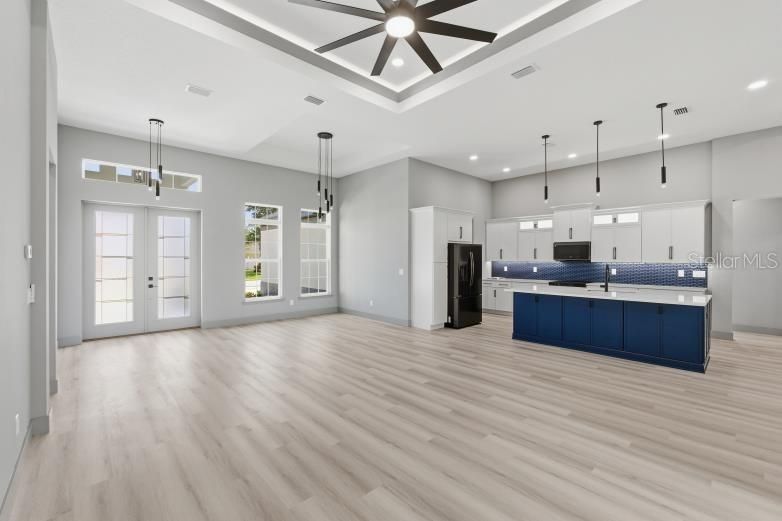 For Sale: $600,000 (3 beds, 3 baths, 2093 Square Feet)