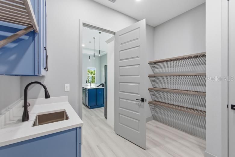 For Sale: $600,000 (3 beds, 3 baths, 2093 Square Feet)